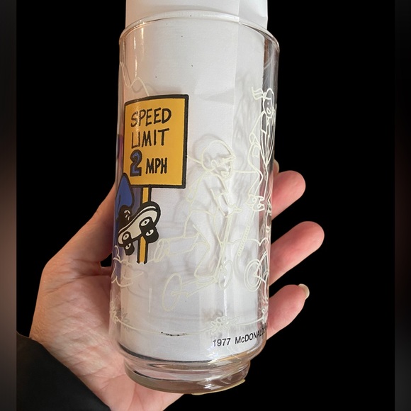 Vintage 1977 McDonald’s Big Mac collector action glass - Picture 2 of 3
